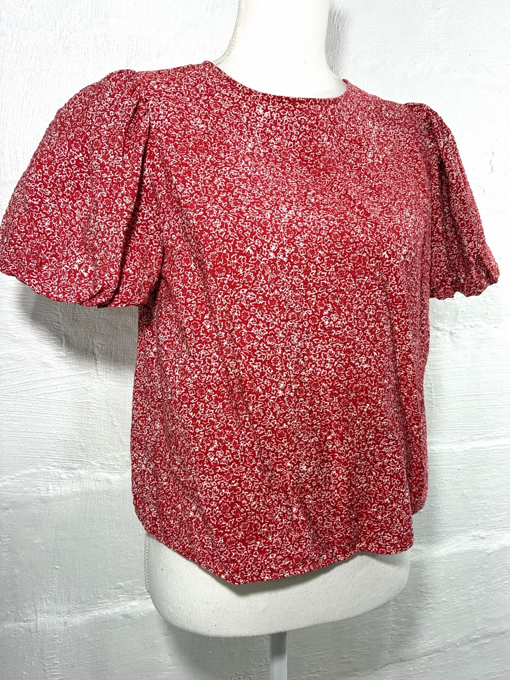 RW&CO DITZY FLORAL PUFFY SLEEVE TOP